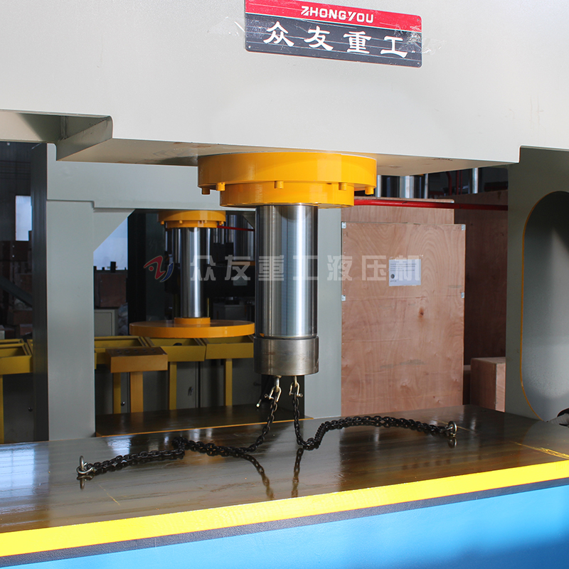100噸龍門(mén)液壓機(jī)