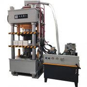 怎么延長四公斤牛羊舔磚油壓機的使用壽命？